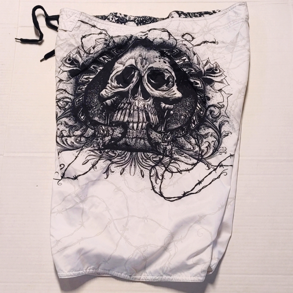 Miami Ink Grunge White Skull Graphic Shorts Size 38 - Picture 5 of 8
